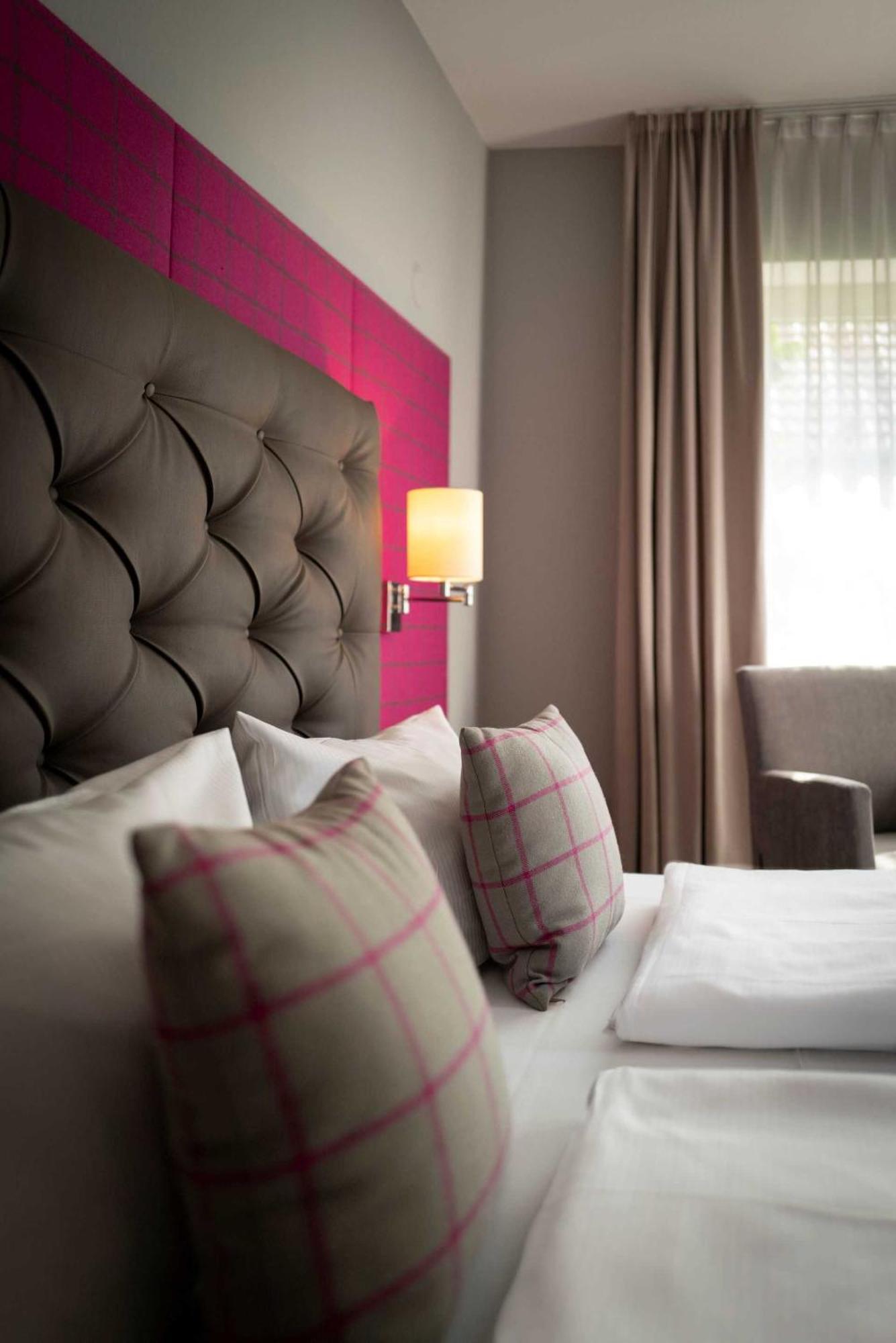 Landhotel 3Kronen Adelsdorf المظهر الخارجي الصورة