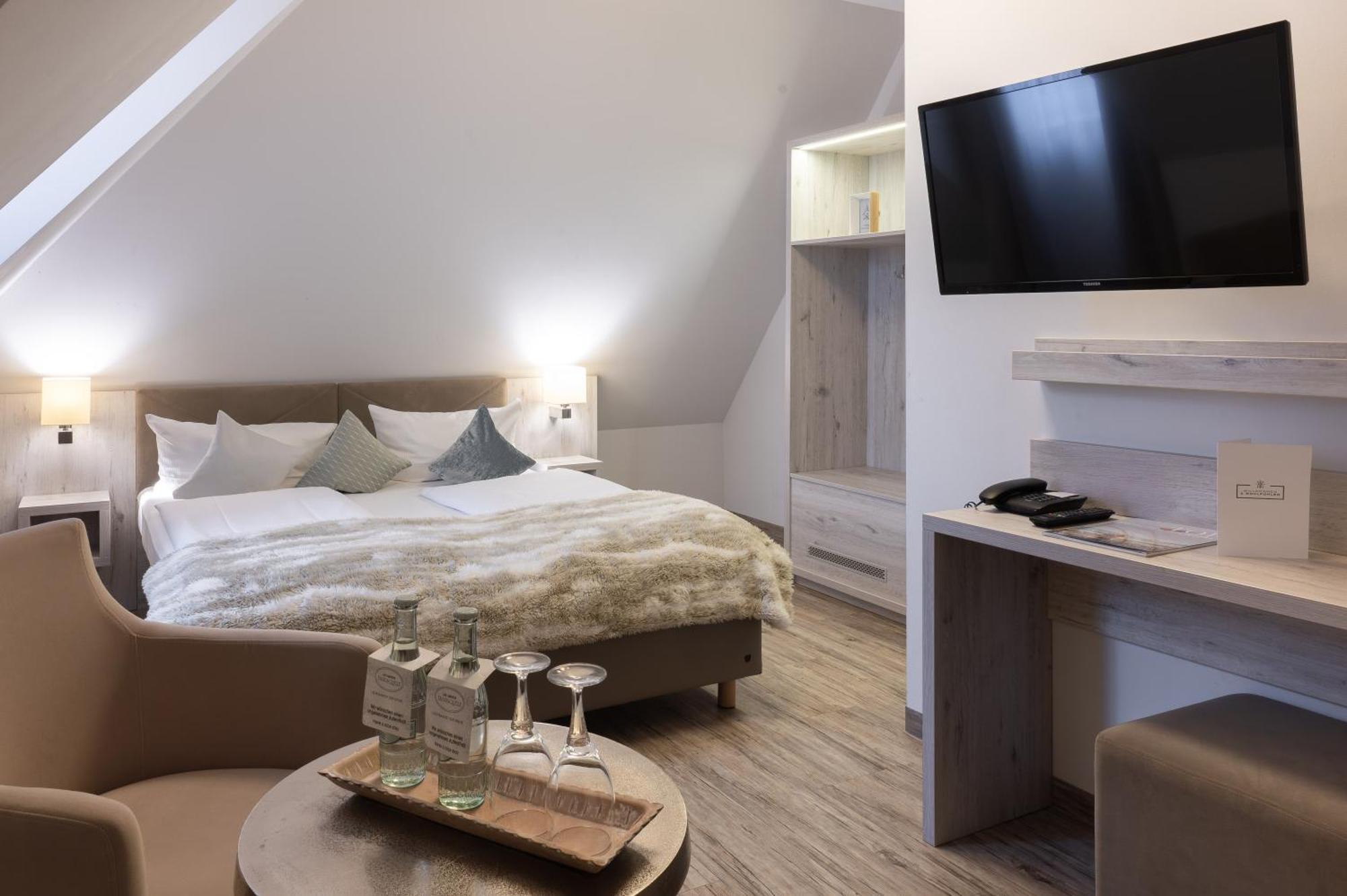 Landhotel 3Kronen Adelsdorf المظهر الخارجي الصورة