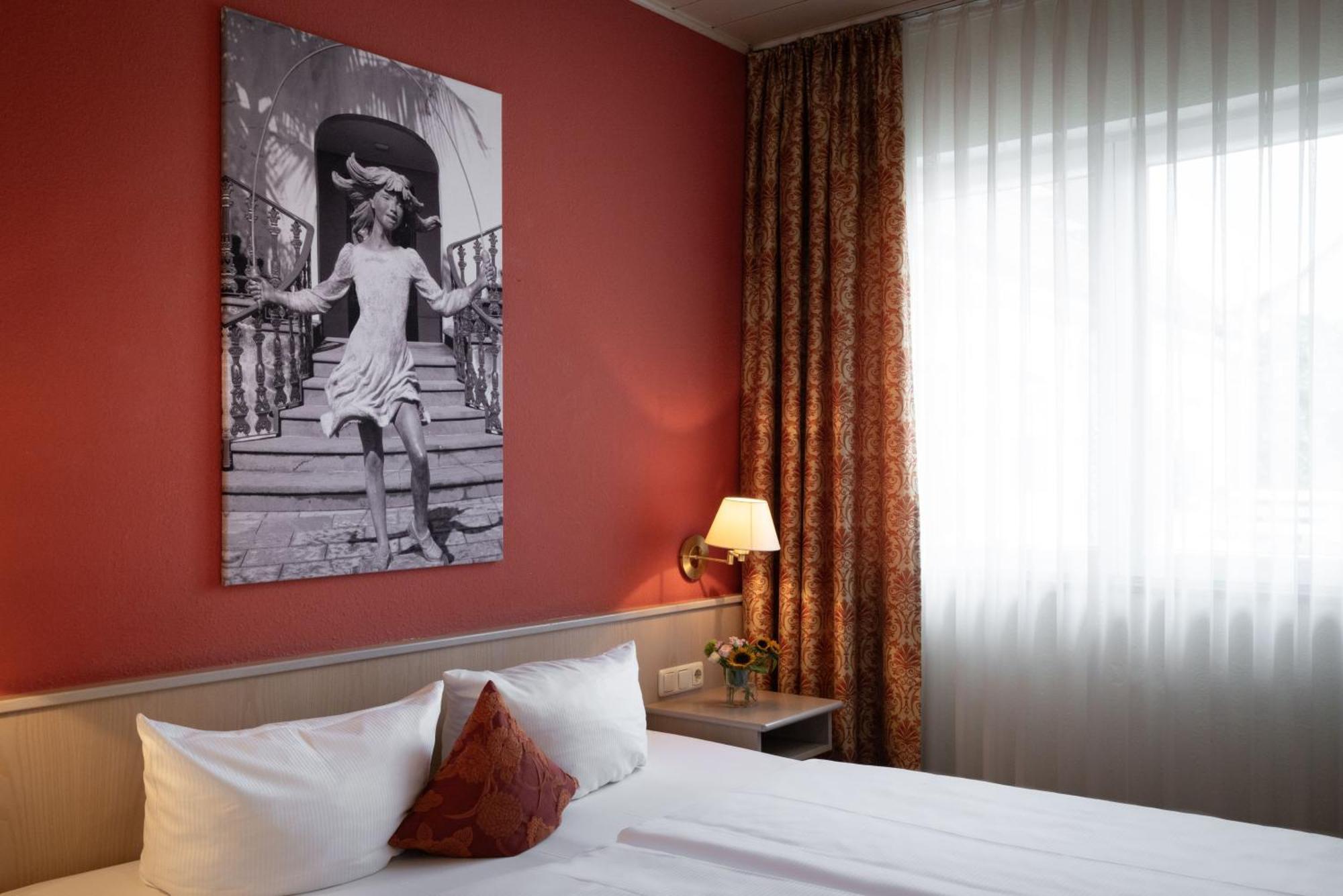Landhotel 3Kronen Adelsdorf المظهر الخارجي الصورة