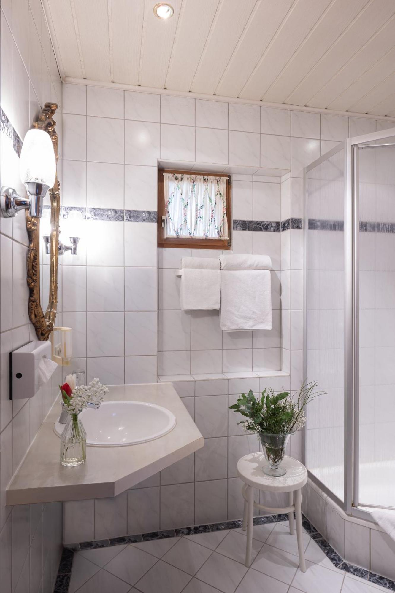 Landhotel 3Kronen Adelsdorf المظهر الخارجي الصورة