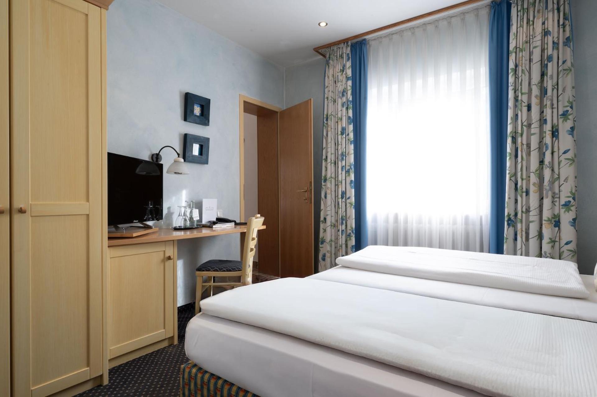 Landhotel 3Kronen Adelsdorf المظهر الخارجي الصورة